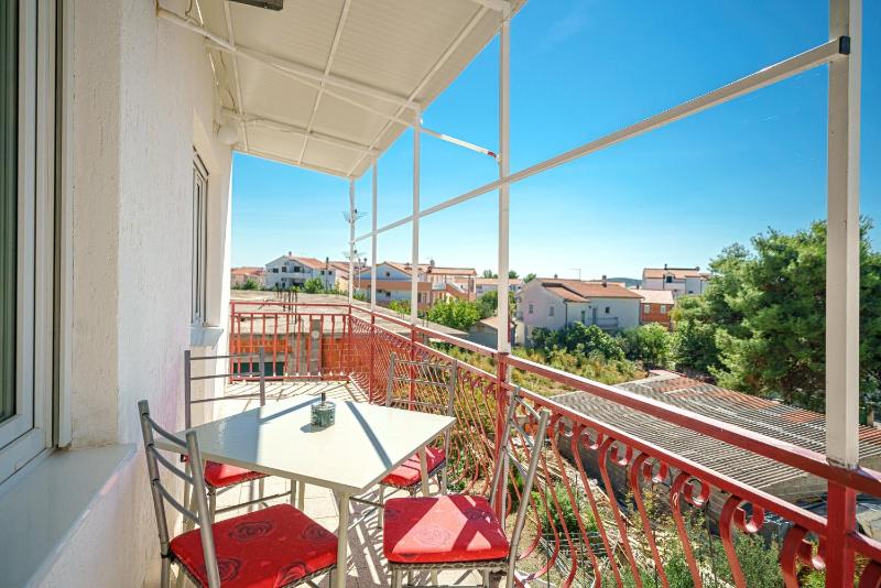One-Bedroom Apartment image 3