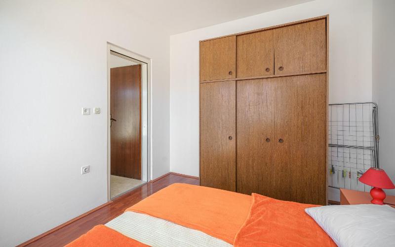 One-Bedroom Apartment image 4