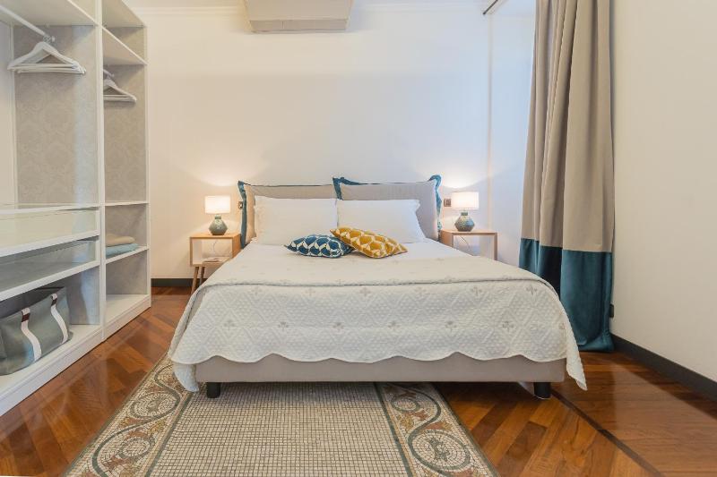 Lake Holiday Como by Rent All Como - image 15