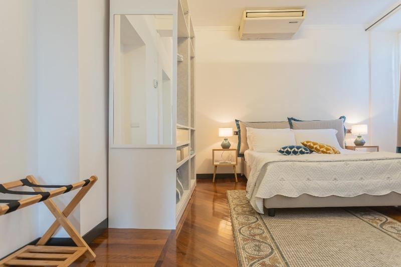 Lake Holiday Como by Rent All Como - image 16