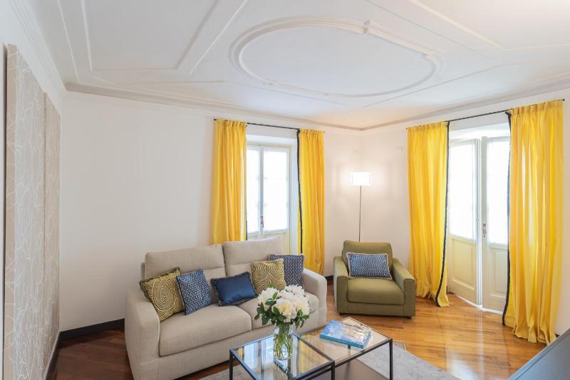 Lake Holiday Como by Rent All Como - image 10