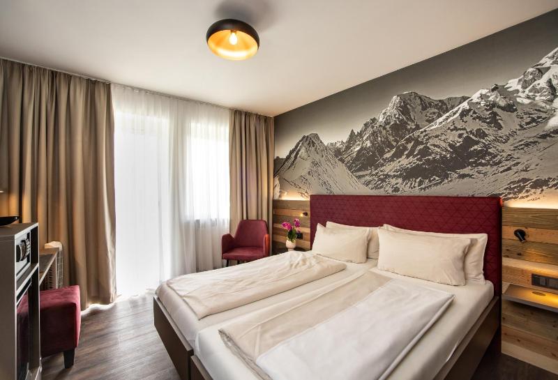 Deluxe Double Room image 1