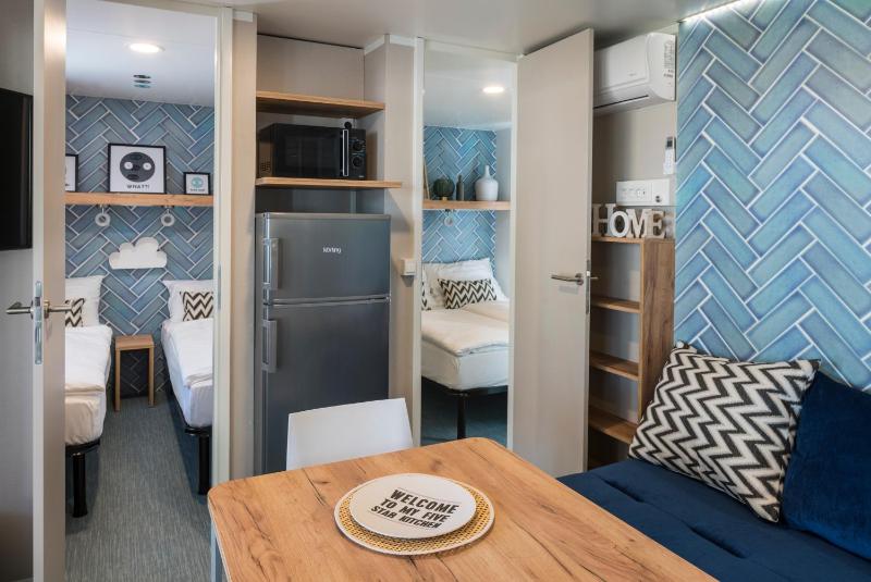 Premium Two-Bedroom Mobile Home with Terrace image 4