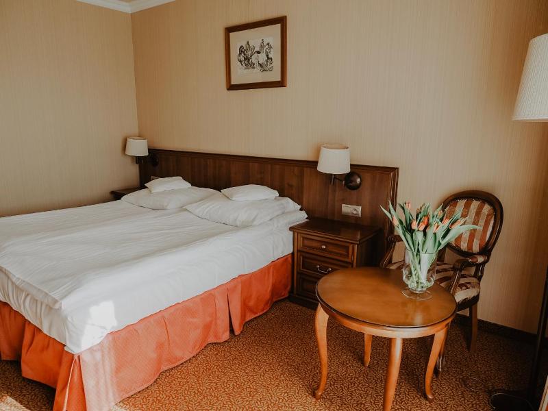 Twin Room with Terrace image 3