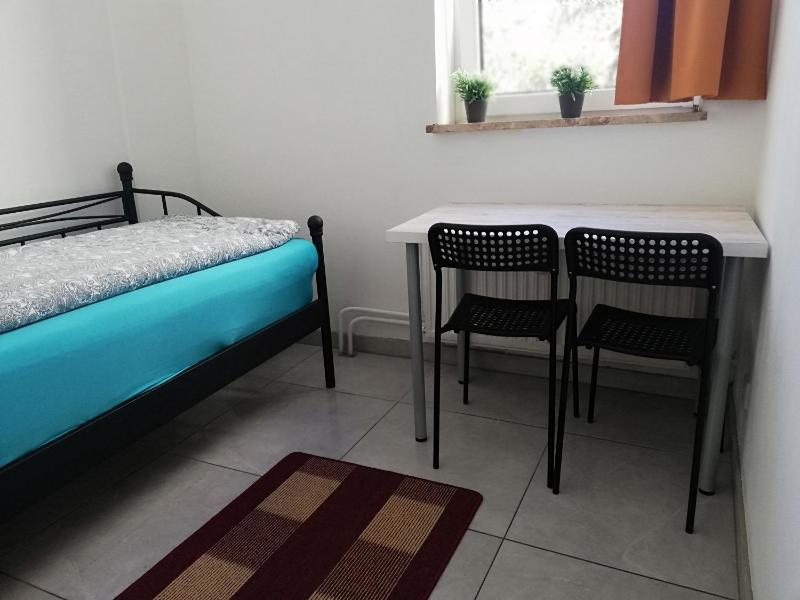 Single Room image 4