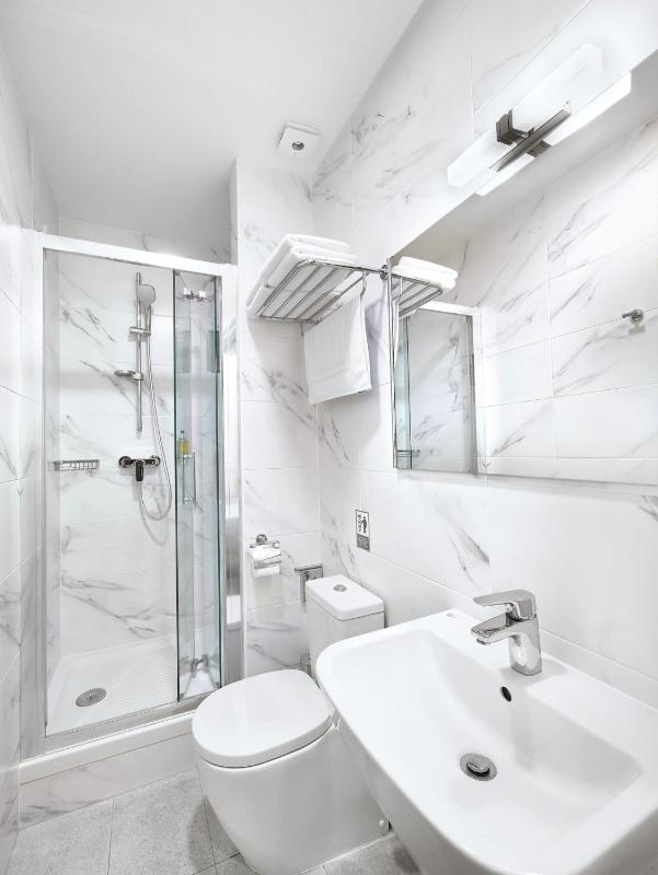 Single Room image 3