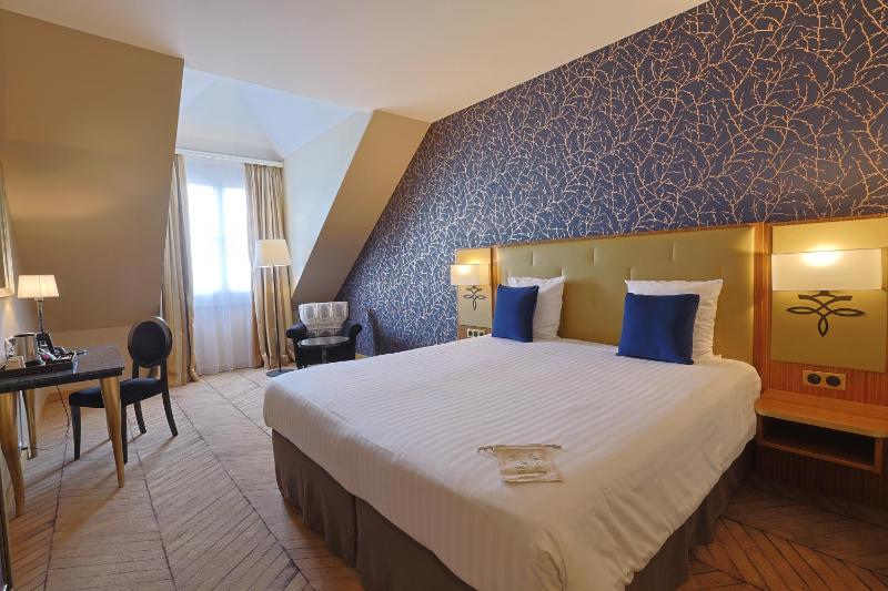 Double Room with Spa Access (King-size bed) image 1