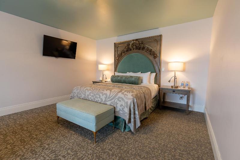 Executive Suite image 4