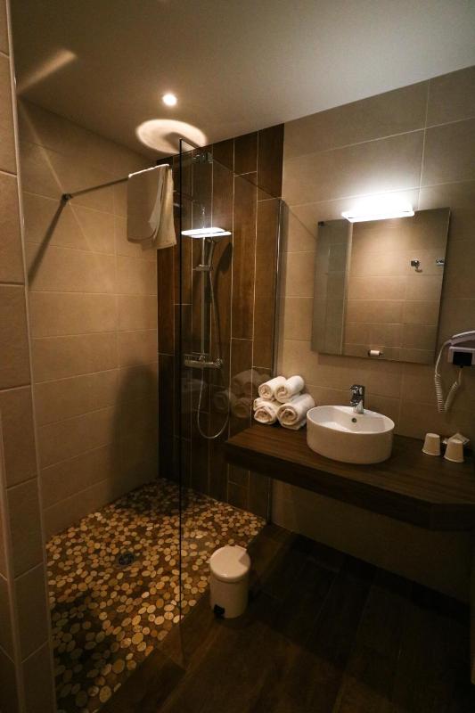 Double Room with Shower image 4