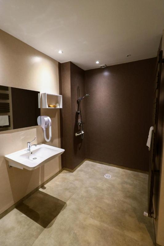 Quadruple Room - Disability Access image 1