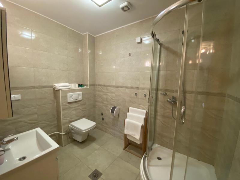 Quadruple Room image 4
