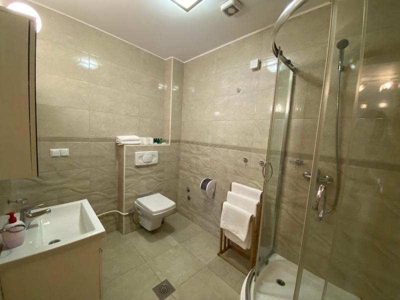 Quadruple Room image 3