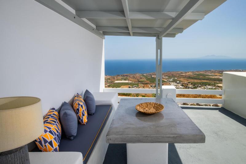 Superior Suite with heated Plunge Pool / Jacuzzi & Sea View image 2