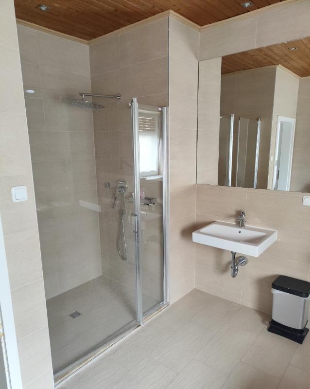 Deluxe Double Room with Bath image 3
