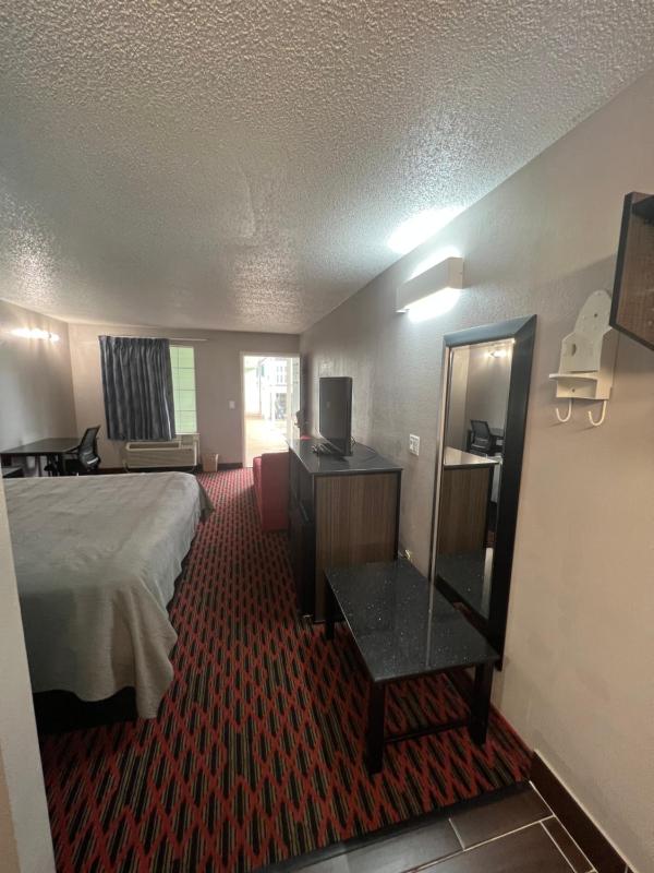 King Room image 2