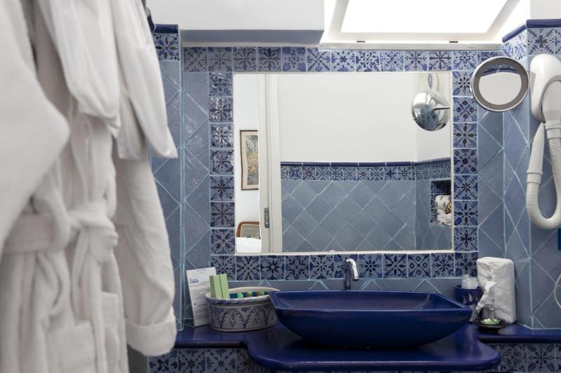 Junior Suite (3 Adults) with Terrace and Sea View image 1