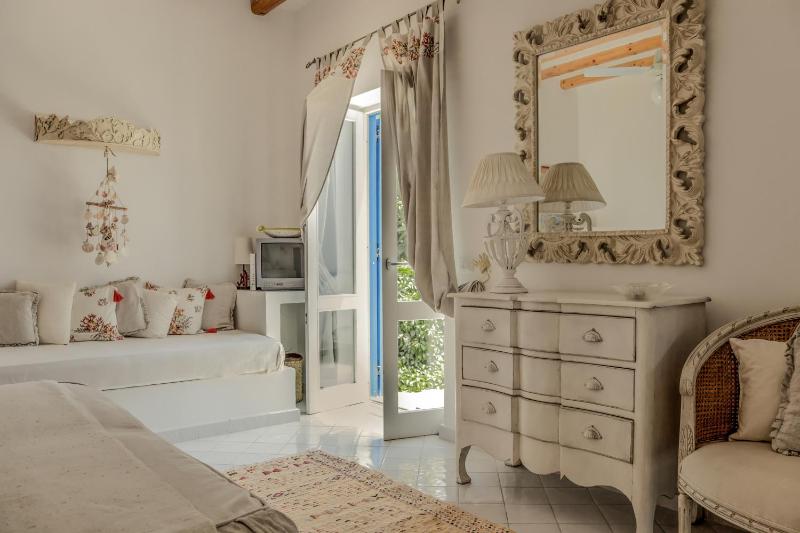 Junior Suite (3 Adults) with Terrace and Sea View image 3