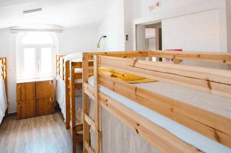 Bunk Bed in Mixed Dormitory Room image 4