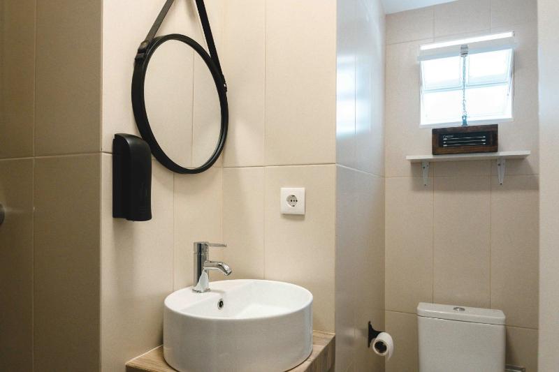 Bed in 4-Bed Mixed Dormitory Room image 3