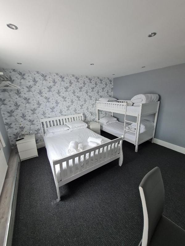 Quadruple Room image 4