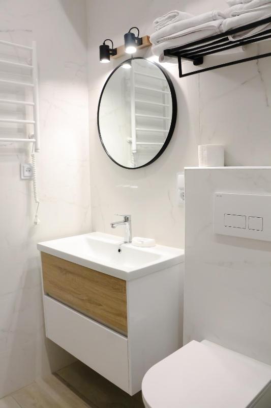 One-Bedroom Apartment - Lisenko Street 8 image 4