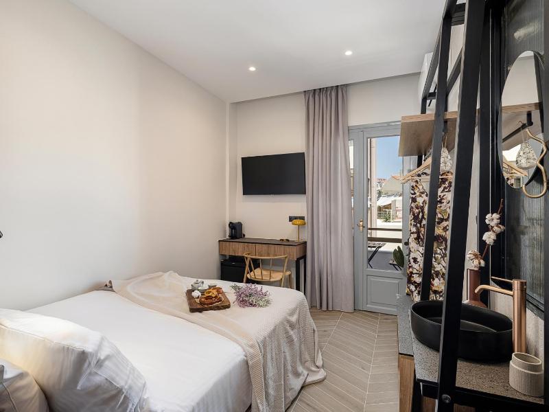 Double Room with Balcony image 1