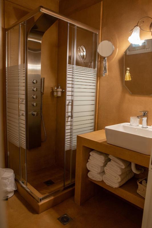 Junior Suite with Garden View image 2