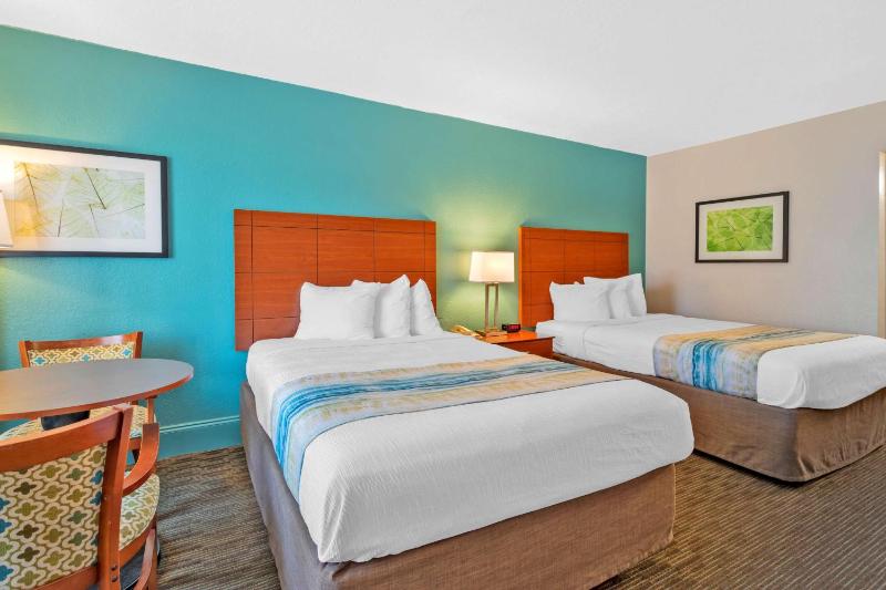Double Room with Two Double Beds - Smoking image 1