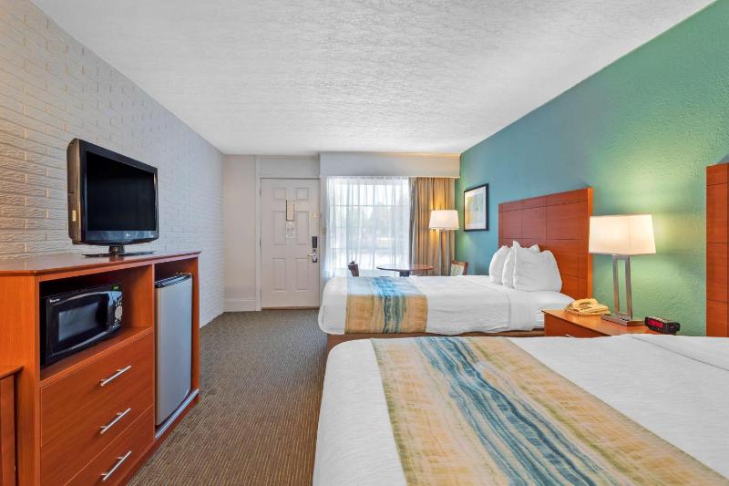 Double Room with Two Double Beds - Smoking image 3