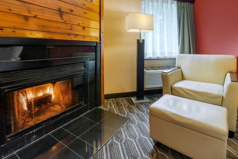 Deluxe King Room with Fireplace - Non smoking image 3