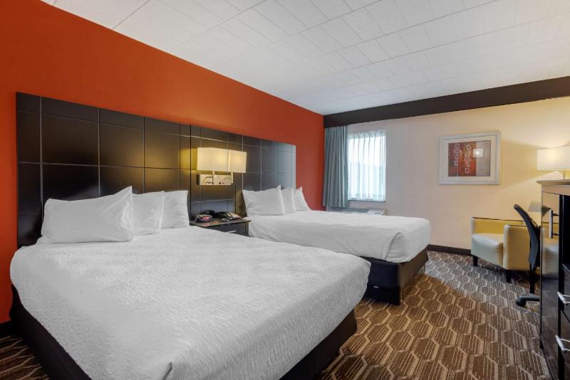Standard Room with Two Double Beds - Disability Access - Non Smoking image 4