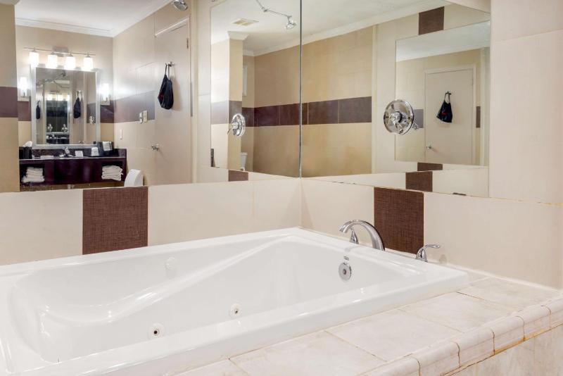 Deluxe King Room with Fireplace - Non smoking image 2