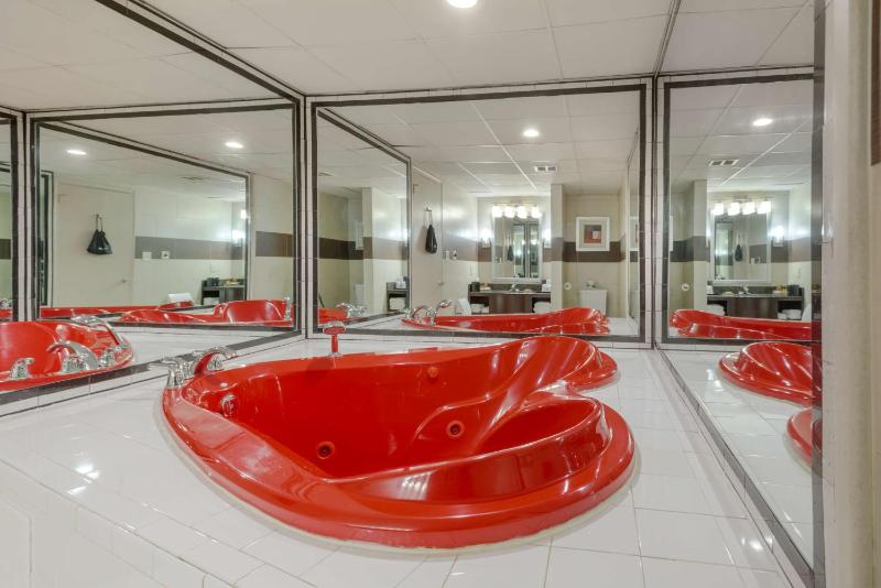 King Room with Spa Bath - Non Smoking image 2