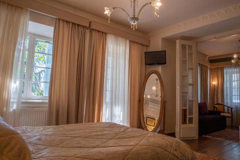 Junior Suite with Balcony image 1