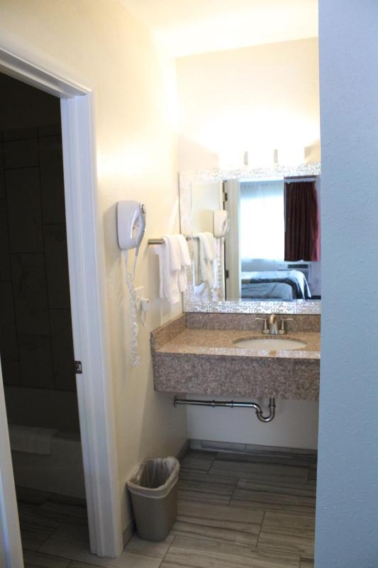 Deluxe Double Room image 2