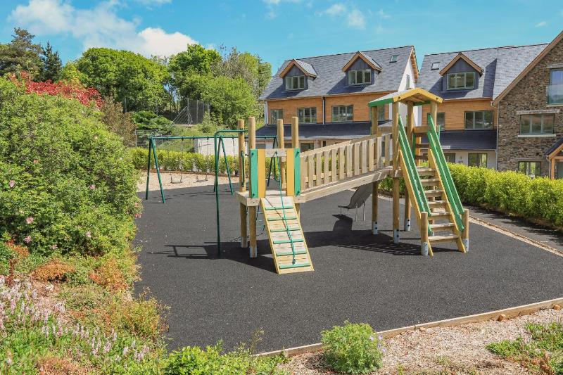 Keepers Lodge Hillfield Village - image 28