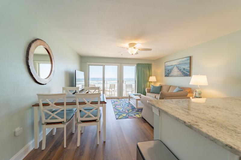 Salty Dolphin - Gulf Front Oasis - image 15