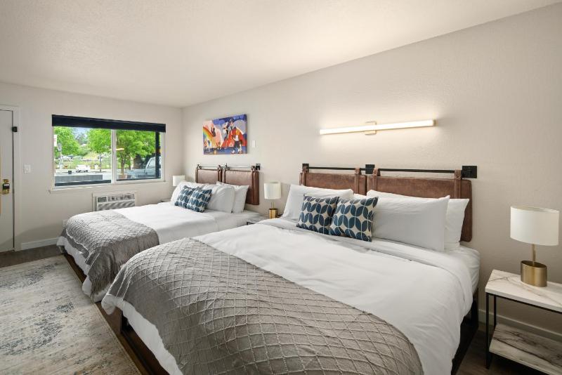 Large Double Room image 3