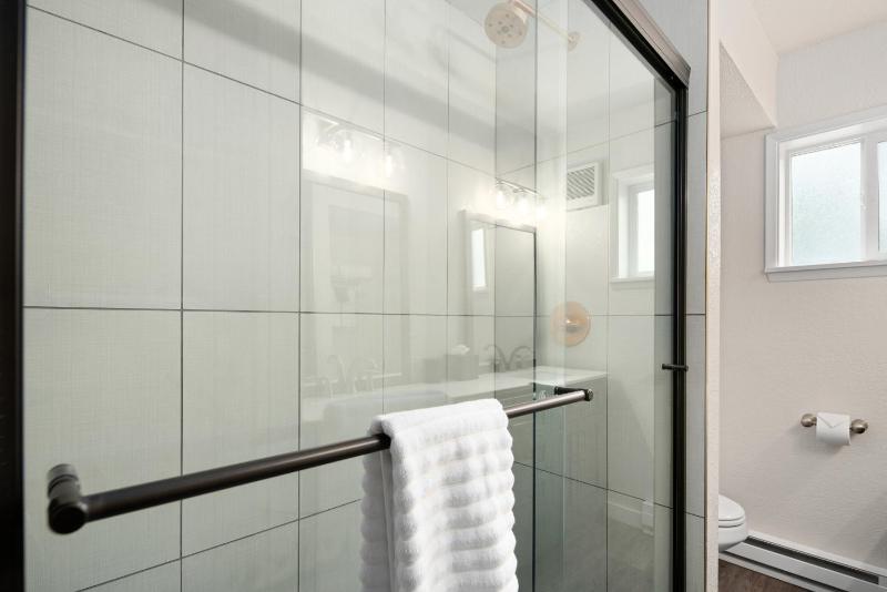 Large Double Room image 1