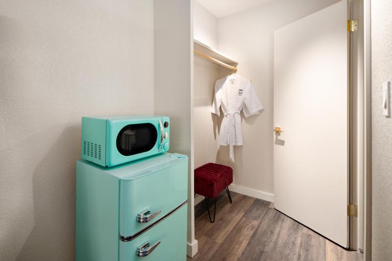 Superior King Room image 4