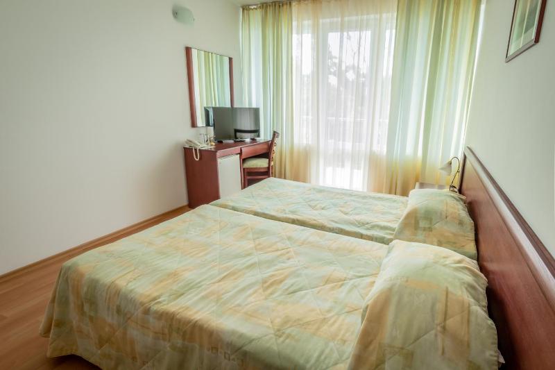 Double Room with Balcony image 4