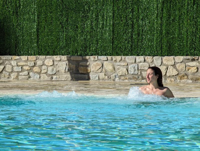 Double Room with Pool Access image 3