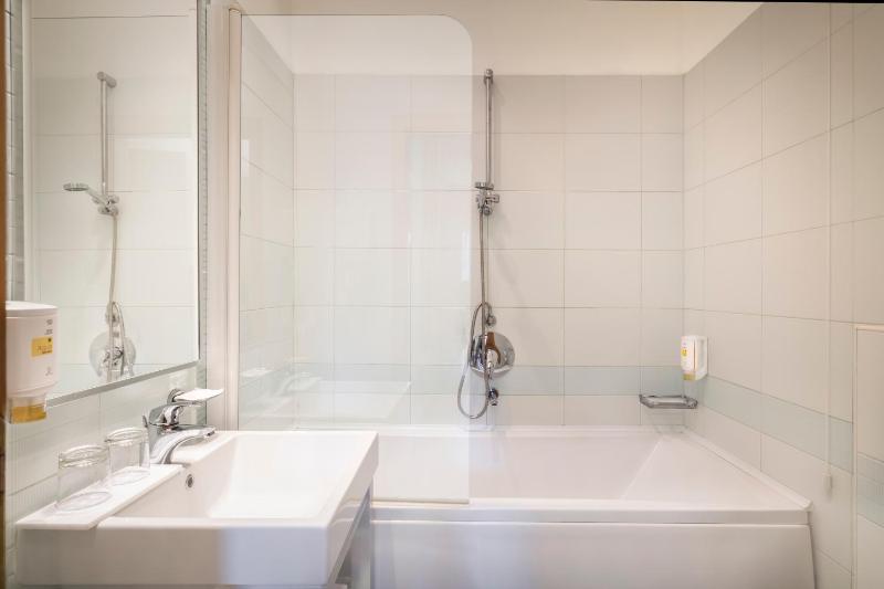 One-Bedroom Apartment image 2