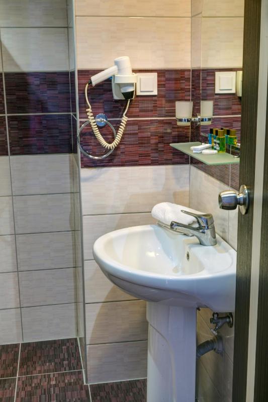 Standard Twin Room image 1