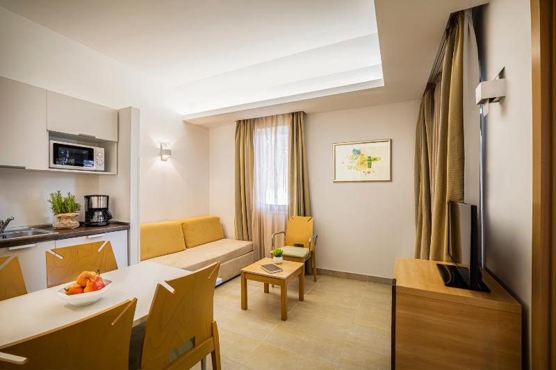 One-Bedroom Apartment image 4
