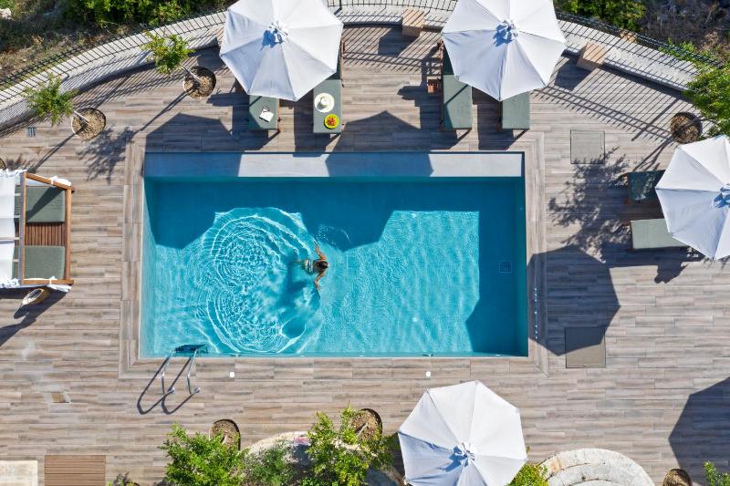 Avra Private Suites - image 10
