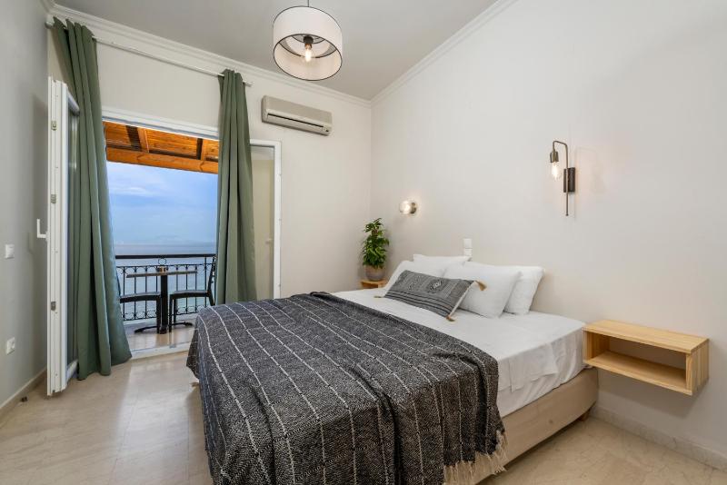 Double Room with Balcony image 1