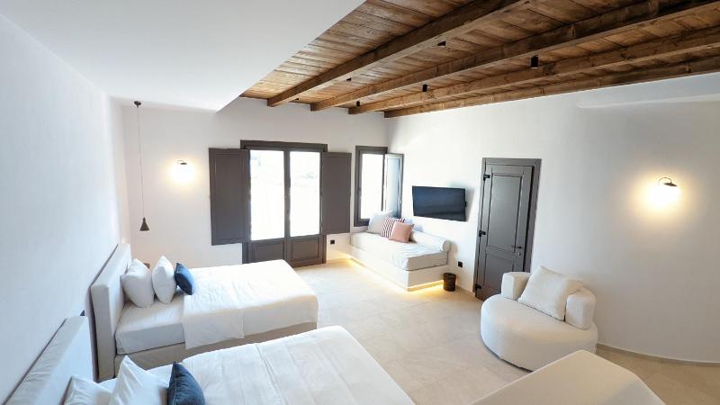 Superior Suite with Sea View image 2