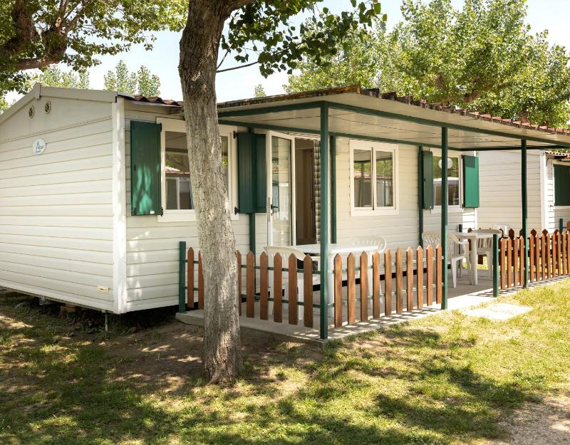 Mobile Home (6 Adults) image 1