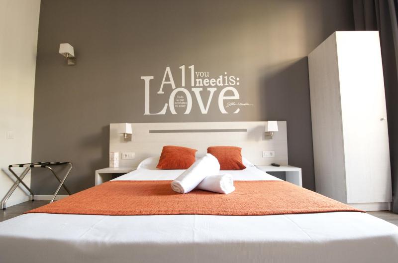Double or Twin Room image 3